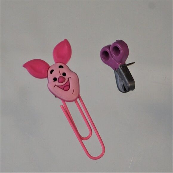 Piglet Paper Clip And Scissors Pin Craft Supplies Scrapbooking - Picture 1 of 4